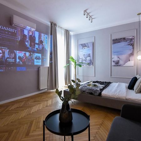 Modern Stay - Central Studios With Wall Projector Near Radisson ブカレスト エクステリア 写真