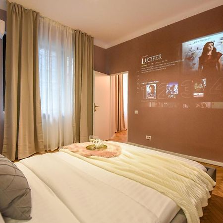 Modern Stay - Central Studios With Wall Projector Near Radisson ブカレスト エクステリア 写真