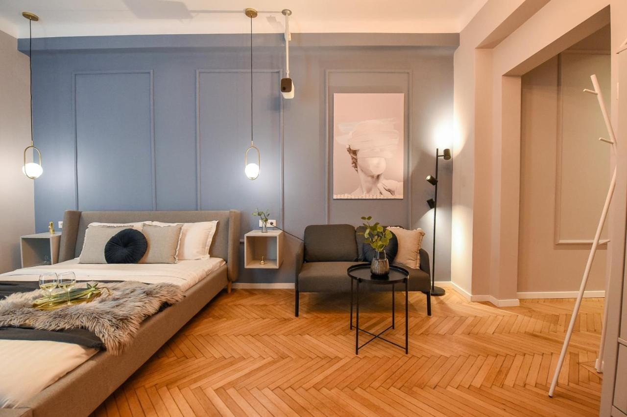 Modern Stay - Central Studios With Wall Projector Near Radisson ブカレスト エクステリア 写真