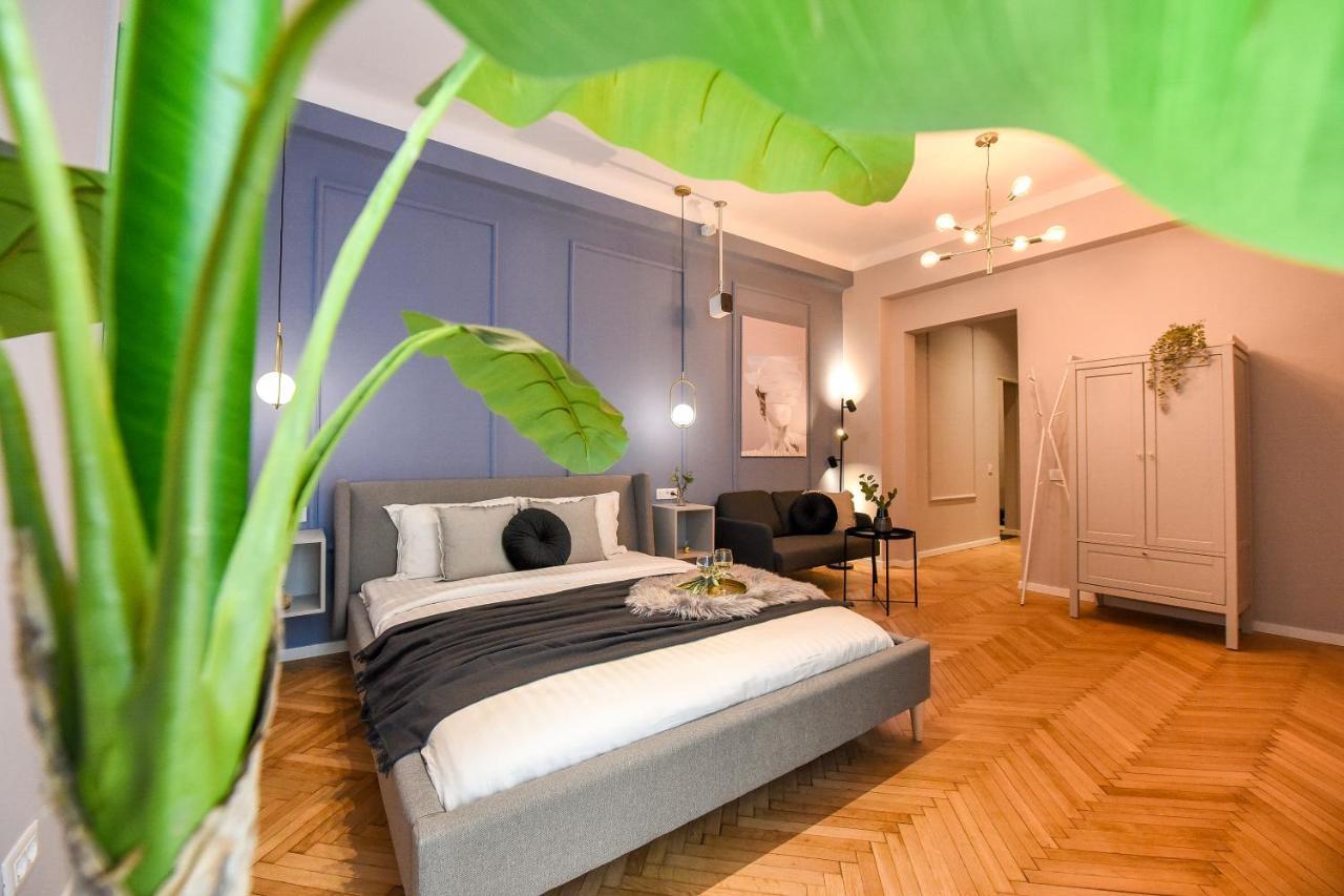 Modern Stay - Central Studios With Wall Projector Near Radisson ブカレスト エクステリア 写真