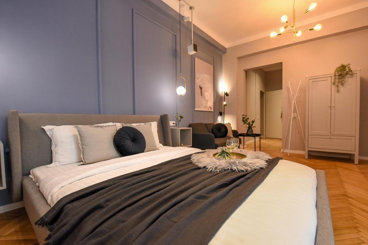 Modern Stay - Central Studios With Wall Projector Near Radisson ブカレスト エクステリア 写真