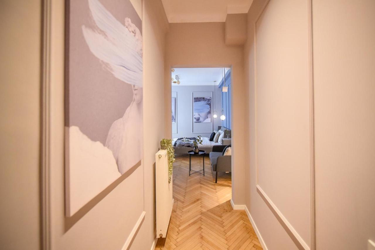 Modern Stay - Central Studios With Wall Projector Near Radisson ブカレスト エクステリア 写真
