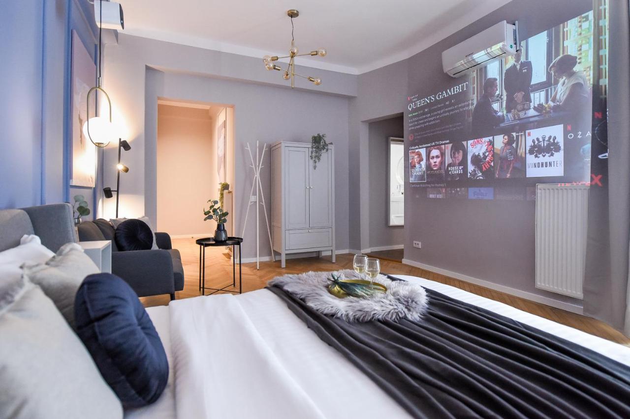 Modern Stay - Central Studios With Wall Projector Near Radisson ブカレスト エクステリア 写真