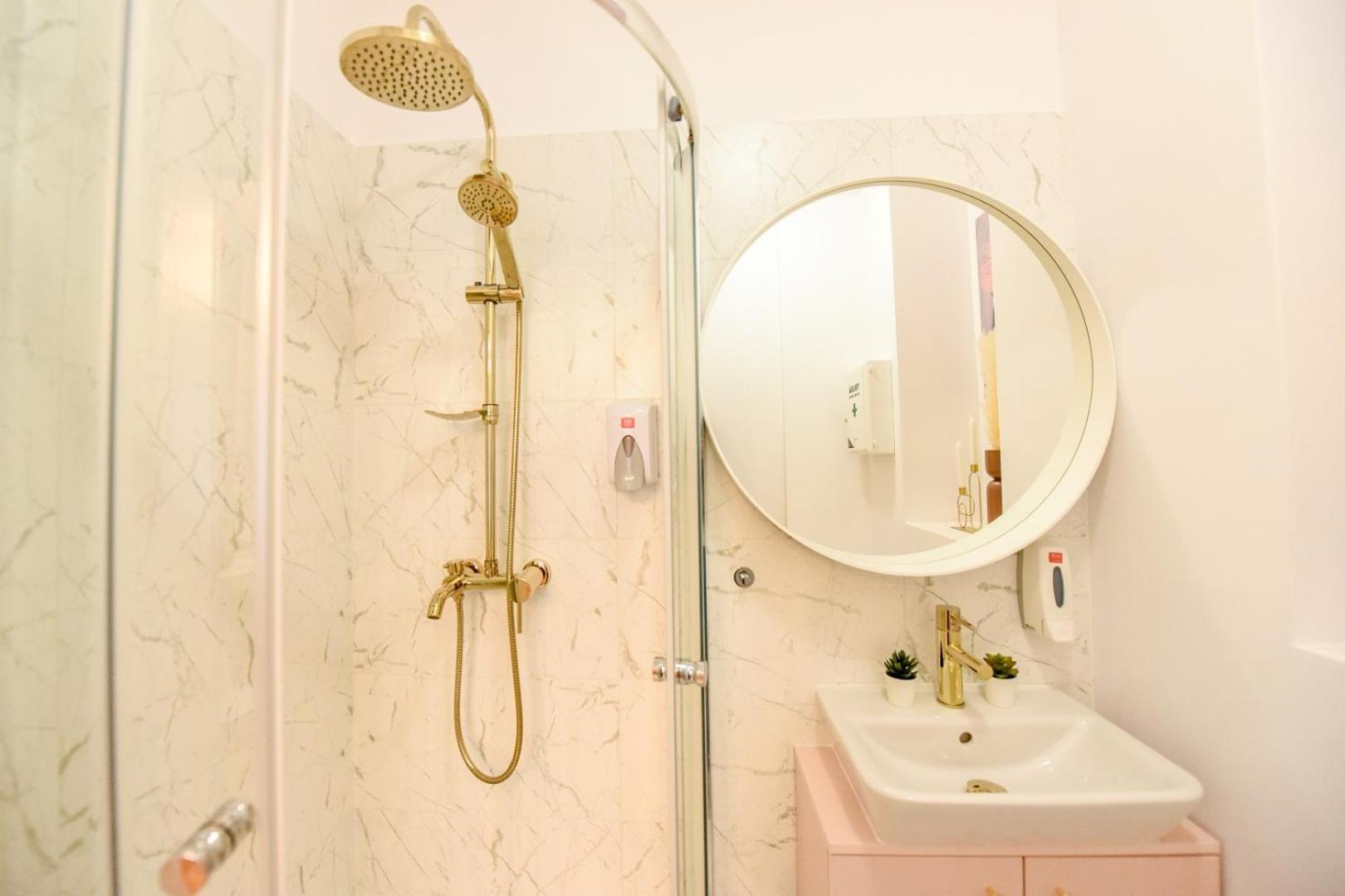 Modern Stay - Central Studios With Wall Projector Near Radisson ブカレスト 部屋 写真